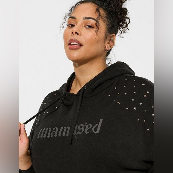 Torrid Unamused Relaxed Fit Cozy Fleece Studded Hoodie size 2 2x NWT - Picture 2 of 10